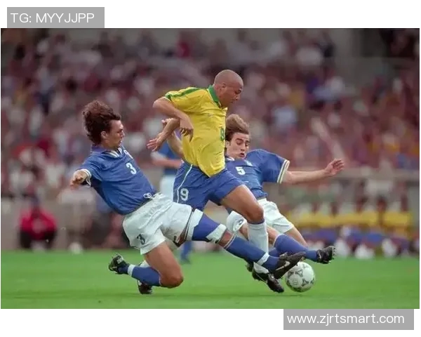 足球巨星与激昂旋律的完美结合点燃激情瞬间