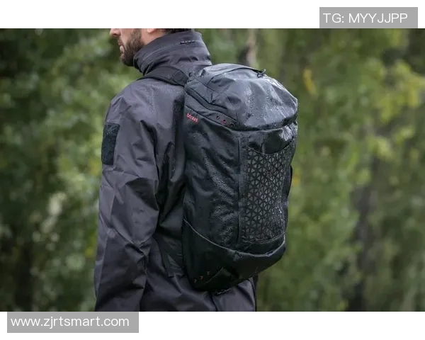 足球明星运动背包助你轻松携带装备尽享激情赛事体验