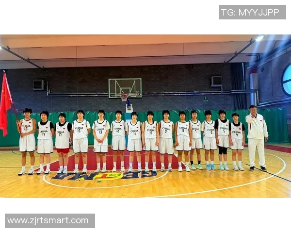 篮球明星在雪地中展现惊人技巧与魅力的精彩瞬间